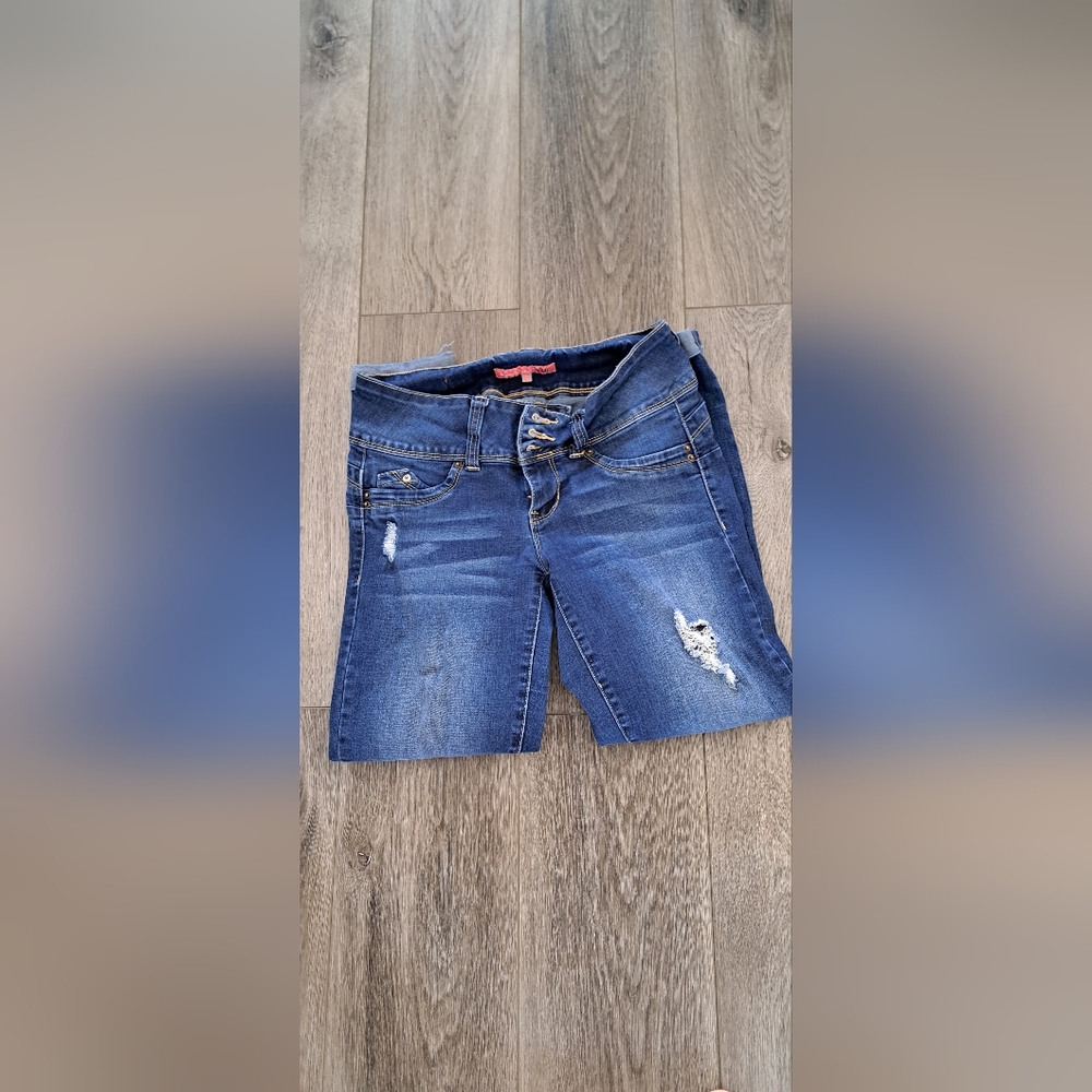 Juniors YMI Capri pants